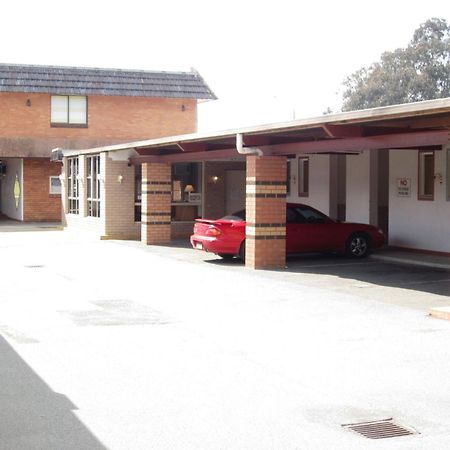 Canberra Lyneham Motor Inn Екстериор снимка