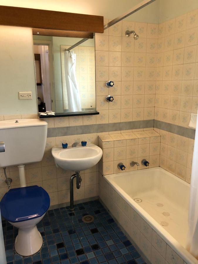 Canberra Lyneham Motor Inn Екстериор снимка