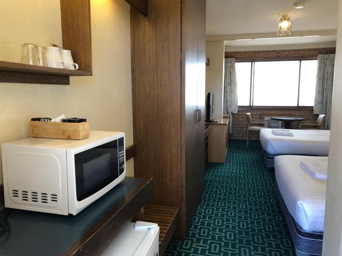 Canberra Lyneham Motor Inn Екстериор снимка