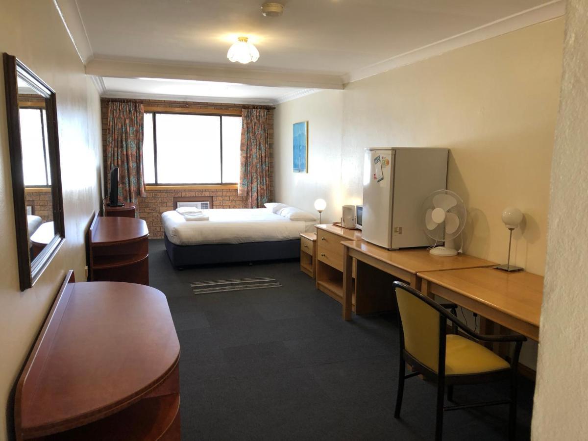 Canberra Lyneham Motor Inn Екстериор снимка