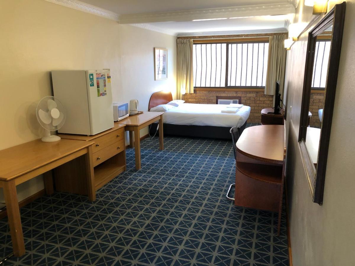 Canberra Lyneham Motor Inn Екстериор снимка