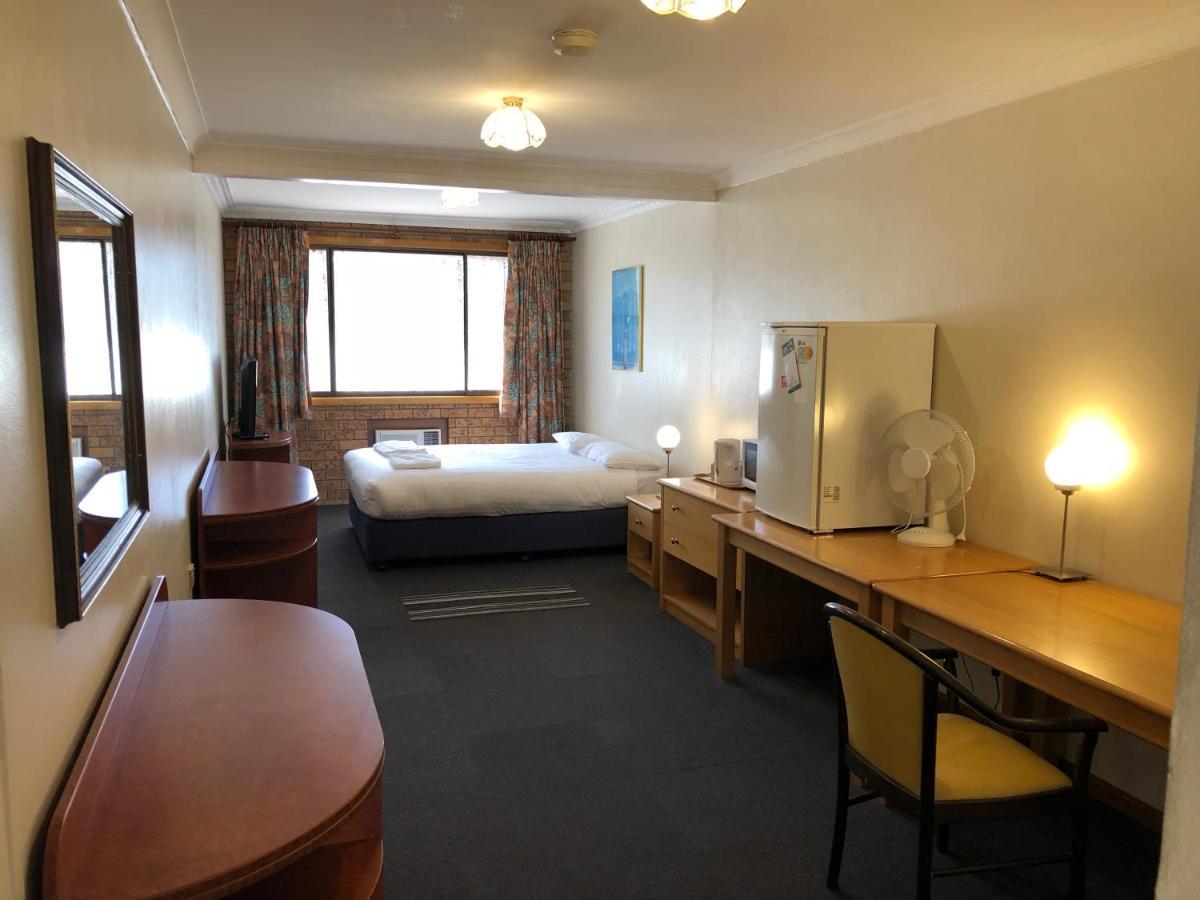 Canberra Lyneham Motor Inn Екстериор снимка