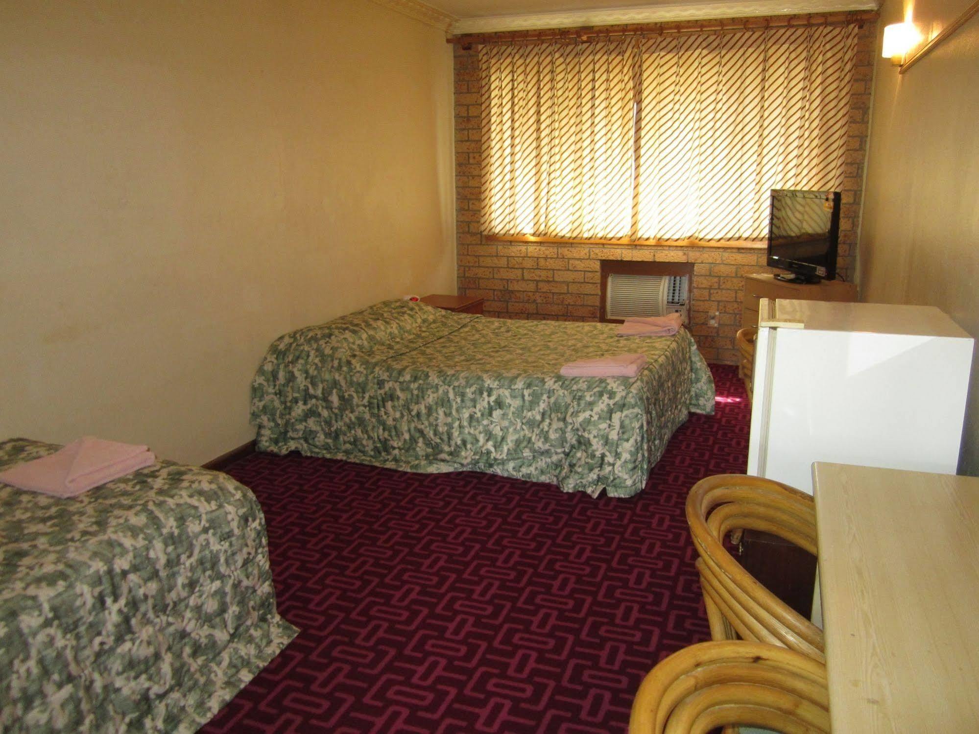 Canberra Lyneham Motor Inn Екстериор снимка