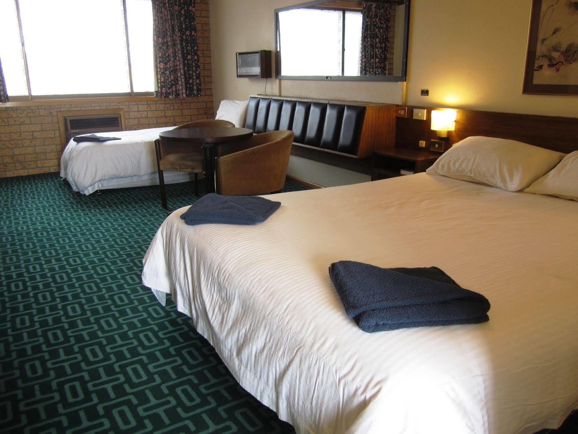 Canberra Lyneham Motor Inn Екстериор снимка