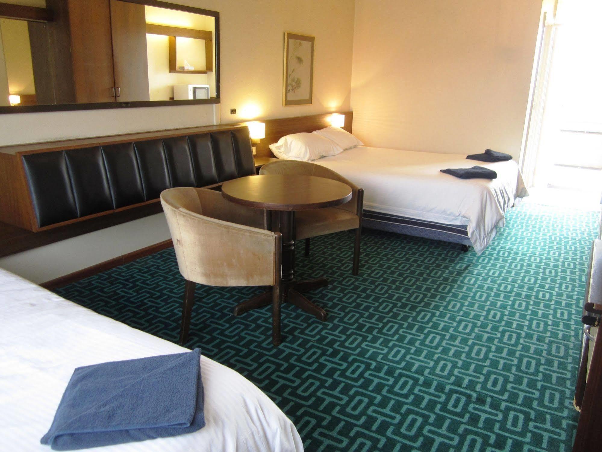 Canberra Lyneham Motor Inn Екстериор снимка