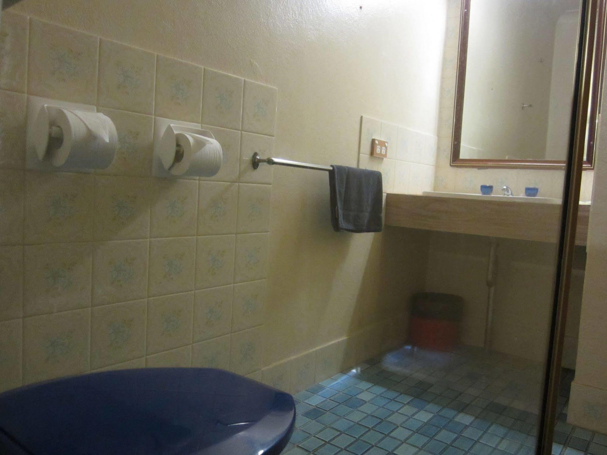 Canberra Lyneham Motor Inn Екстериор снимка