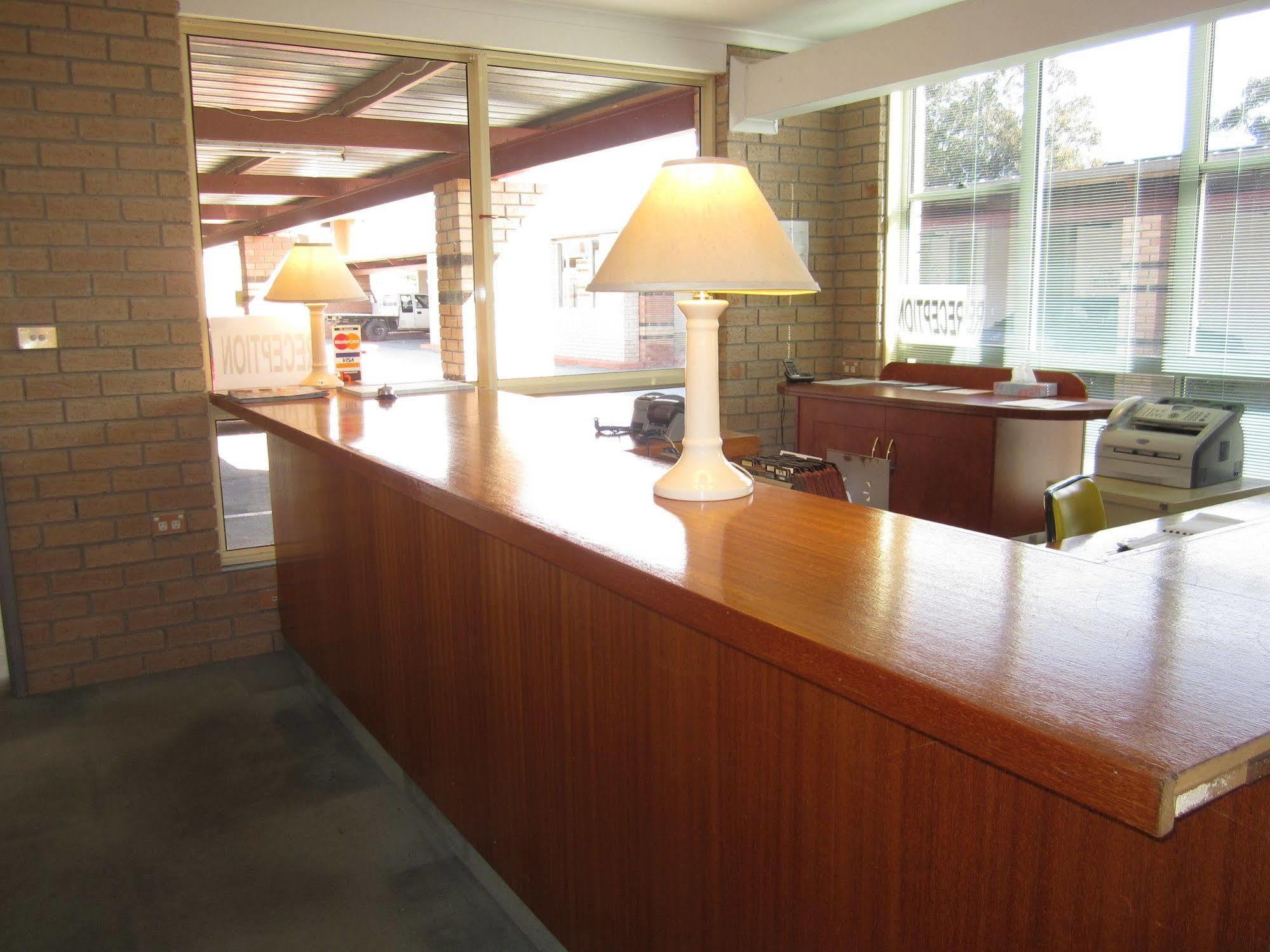 Canberra Lyneham Motor Inn Екстериор снимка
