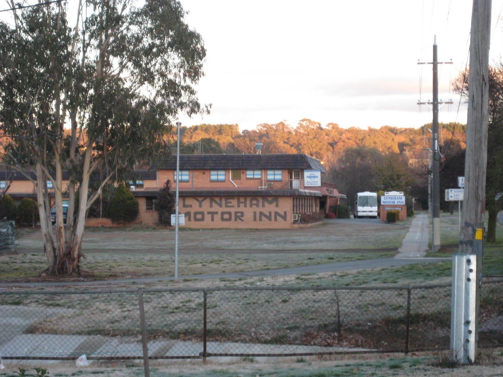 Canberra Lyneham Motor Inn Екстериор снимка